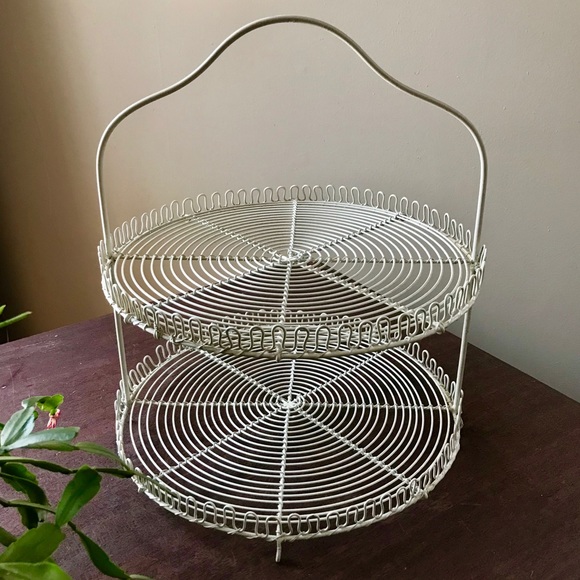 WHITE METAL FARMHOUSE 2 TIER CUPCAKE TRAY & HANDLE